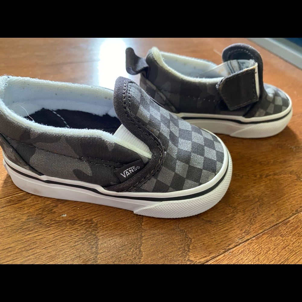 Boys toddler 4 vans and converse